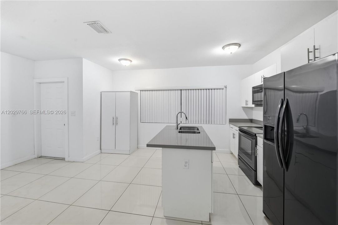 En Venta: $825,000 (0 camas, 0 baños, 2440 Pies cuadrados)