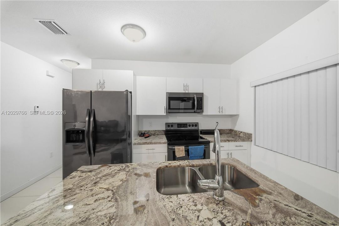 En Venta: $825,000 (0 camas, 0 baños, 2440 Pies cuadrados)