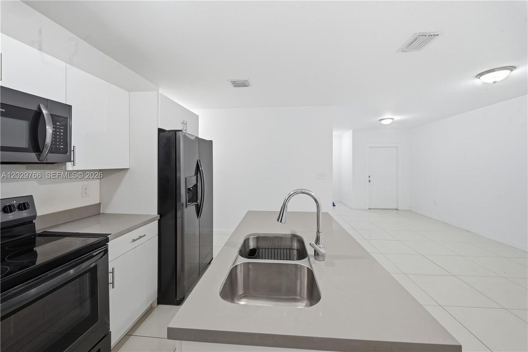 En Venta: $825,000 (0 camas, 0 baños, 2440 Pies cuadrados)