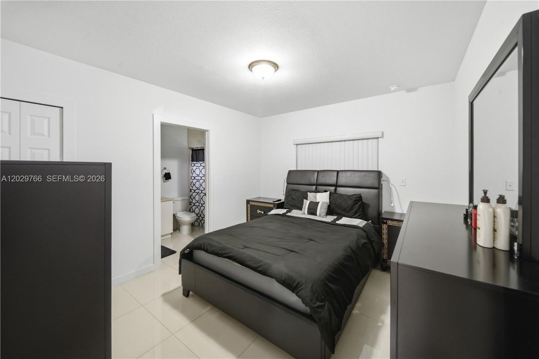 En Venta: $825,000 (0 camas, 0 baños, 2440 Pies cuadrados)
