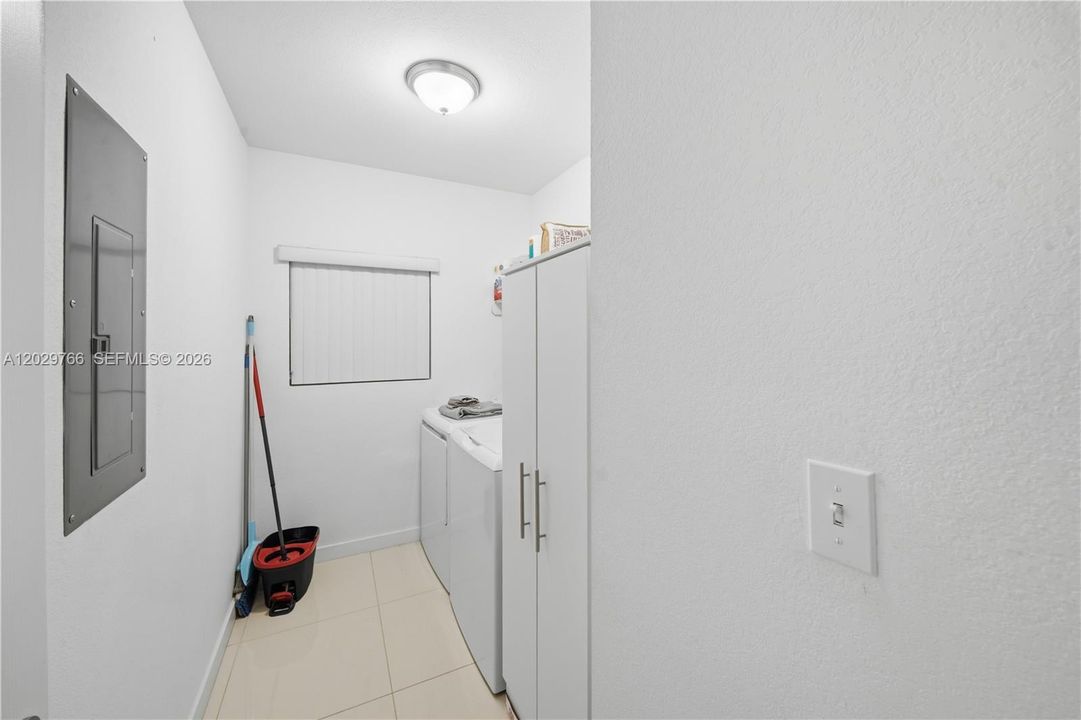 En Venta: $825,000 (0 camas, 0 baños, 2440 Pies cuadrados)