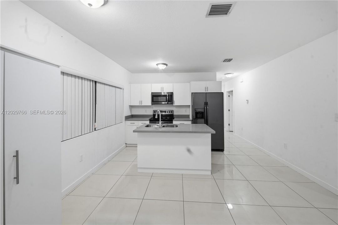 En Venta: $825,000 (0 camas, 0 baños, 2440 Pies cuadrados)