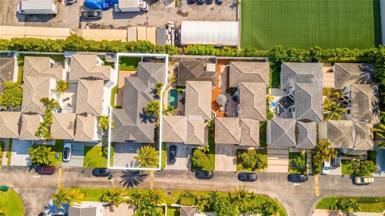На продажу: $1,285,000 (3 спален, 3 ванн, 2053 Квадратных фут)