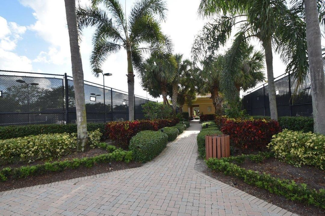 71-web-or-mls-50_valencia lakes