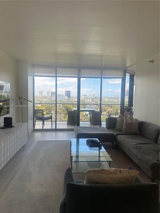 En Venta: $560,000 (2 camas, 2 baños, 1310 Pies cuadrados)