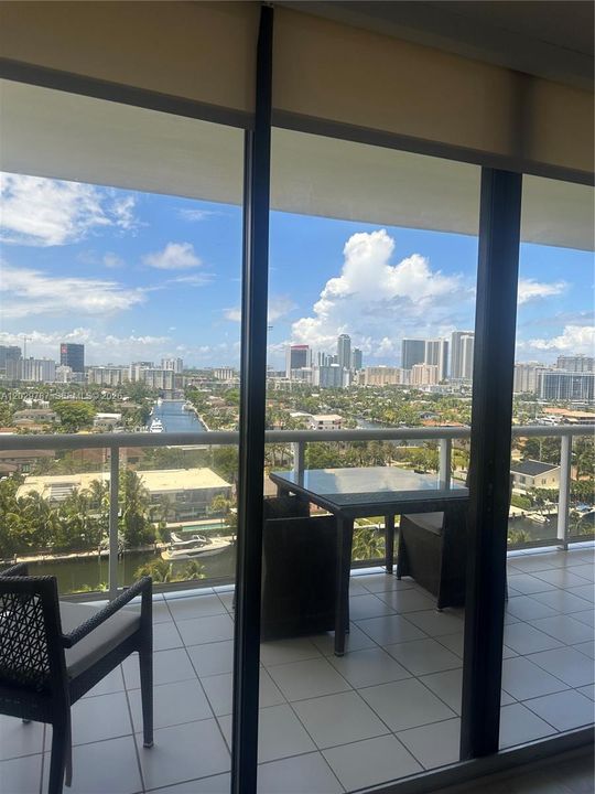 En Venta: $560,000 (2 camas, 2 baños, 1310 Pies cuadrados)