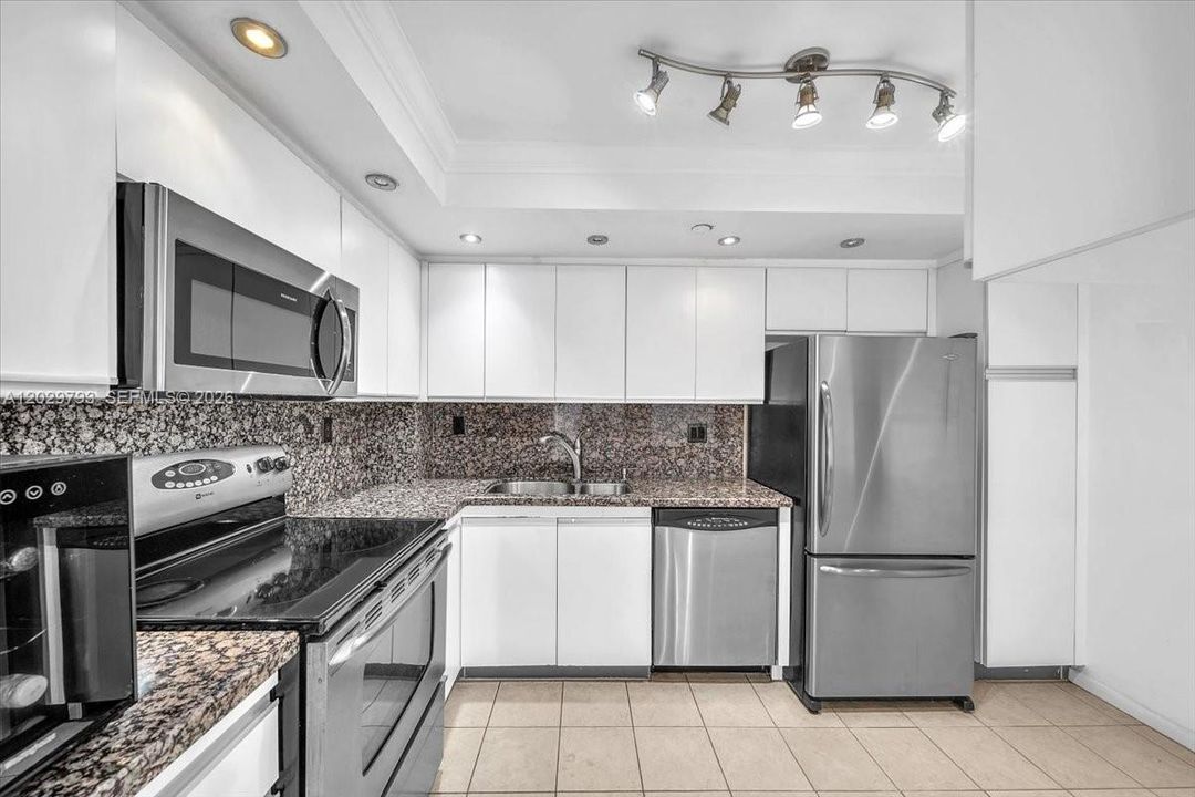 For Rent: $3,650 (2 beds, 2 baths, 1312 Square Feet)