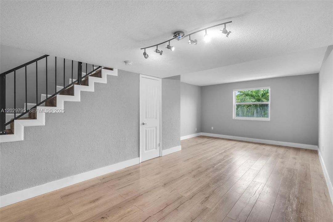 En Venta: $330,000 (2 camas, 1 baños, 988 Pies cuadrados)