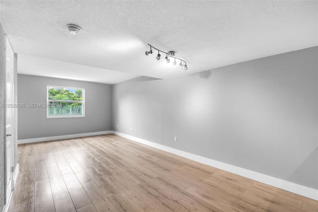 En Venta: $330,000 (2 camas, 1 baños, 988 Pies cuadrados)