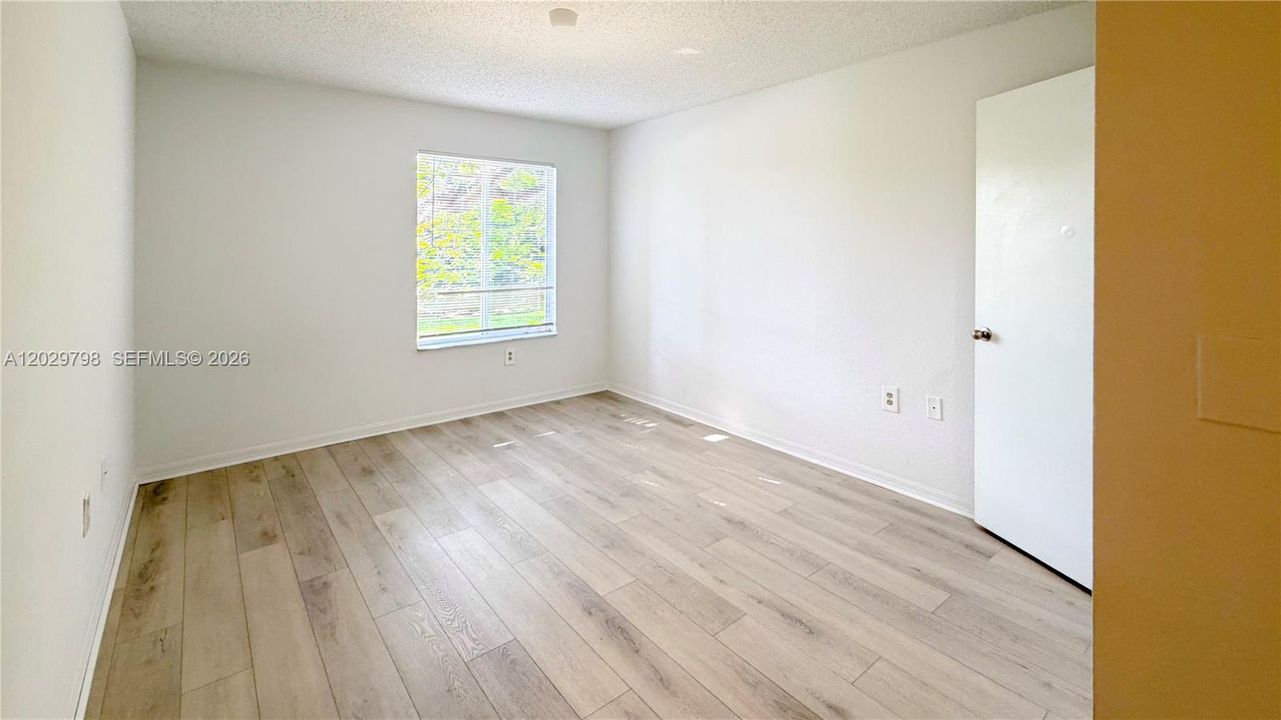 В аренду: $2,100 (2 спален, 1 ванн, 965 Квадратных фут)