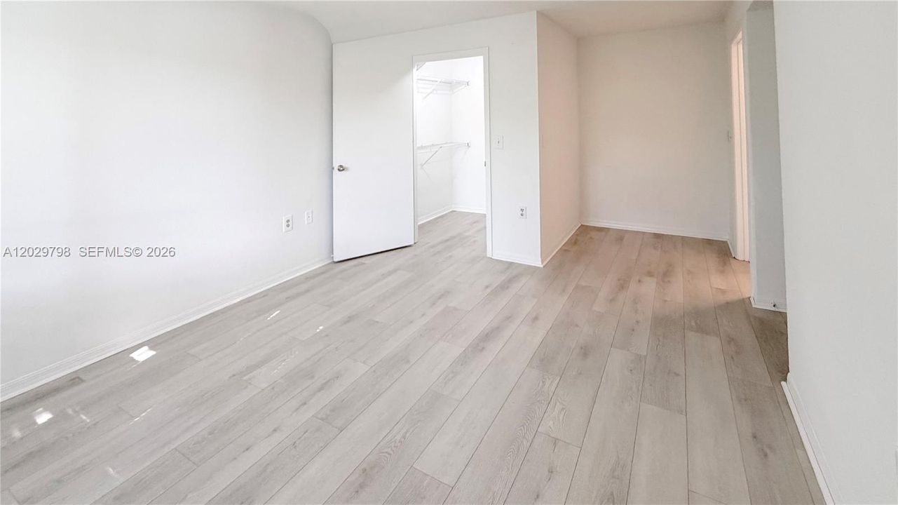 В аренду: $2,100 (2 спален, 1 ванн, 965 Квадратных фут)