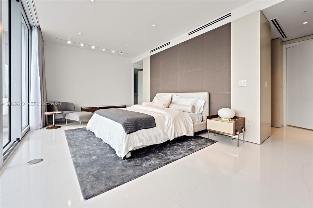 For Rent: $45,000 (4 beds, 5 baths, 3601 Square Feet)