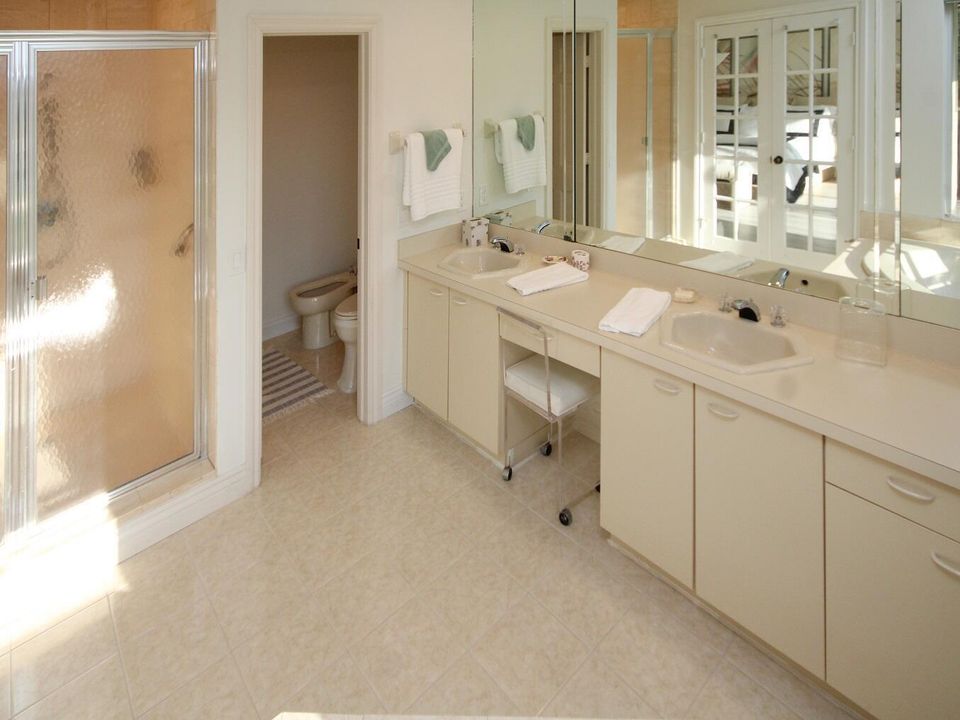 17 Master Bath 2