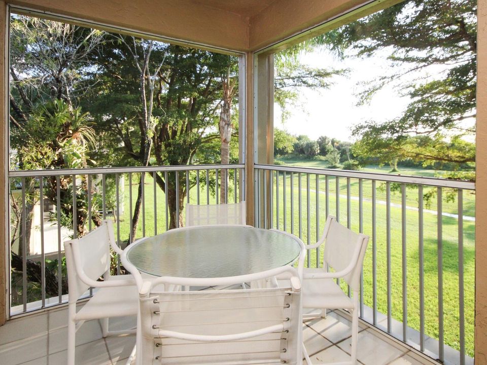 13 Corner Screened balcony
