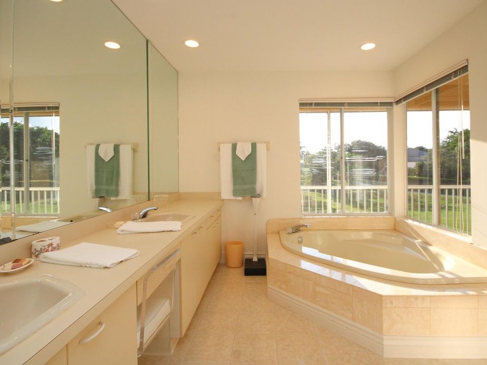 16 Master Bath 1