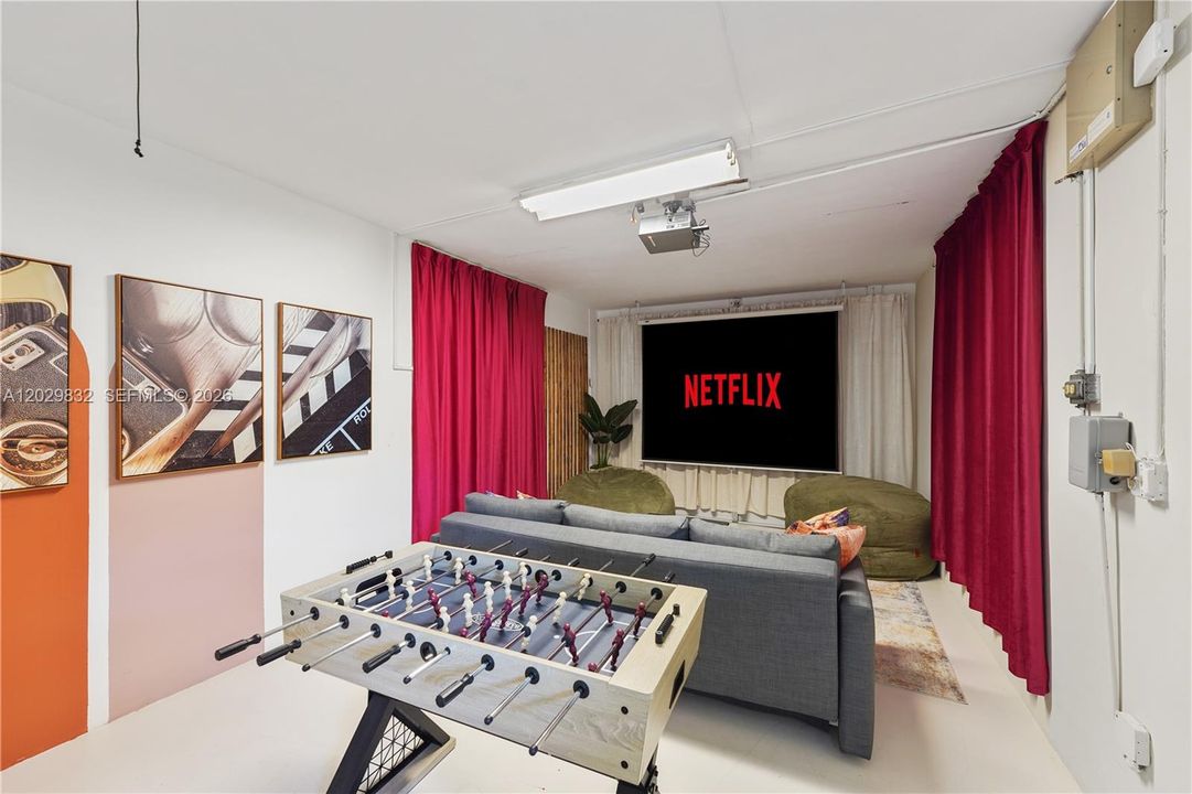 For Sale: $759,000 (3 beds, 2 baths, 1959 Square Feet)
