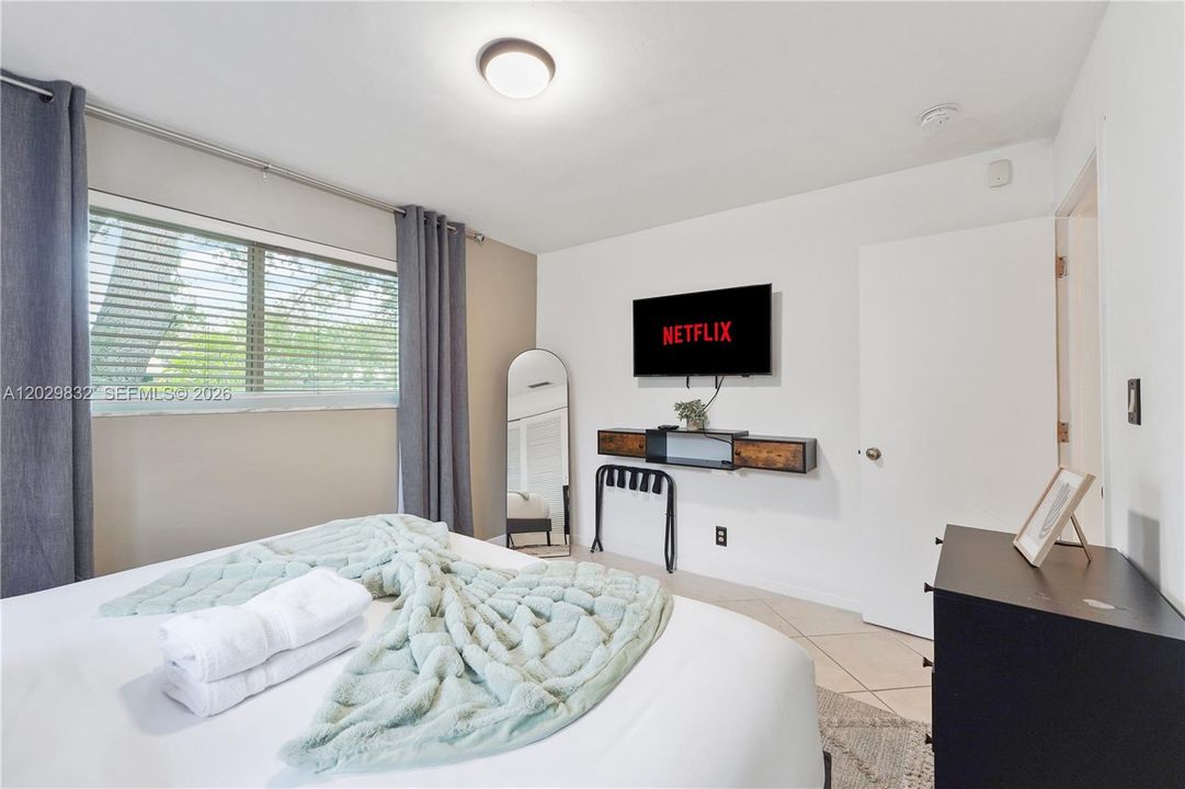 For Sale: $759,000 (3 beds, 2 baths, 1959 Square Feet)