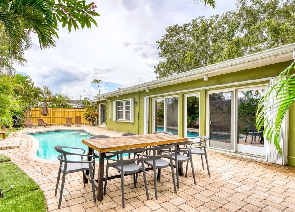 For Sale: $759,000 (3 beds, 2 baths, 1959 Square Feet)