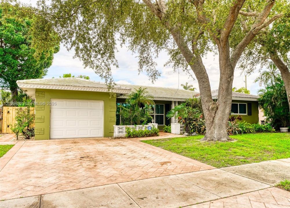 For Sale: $759,000 (3 beds, 2 baths, 1959 Square Feet)