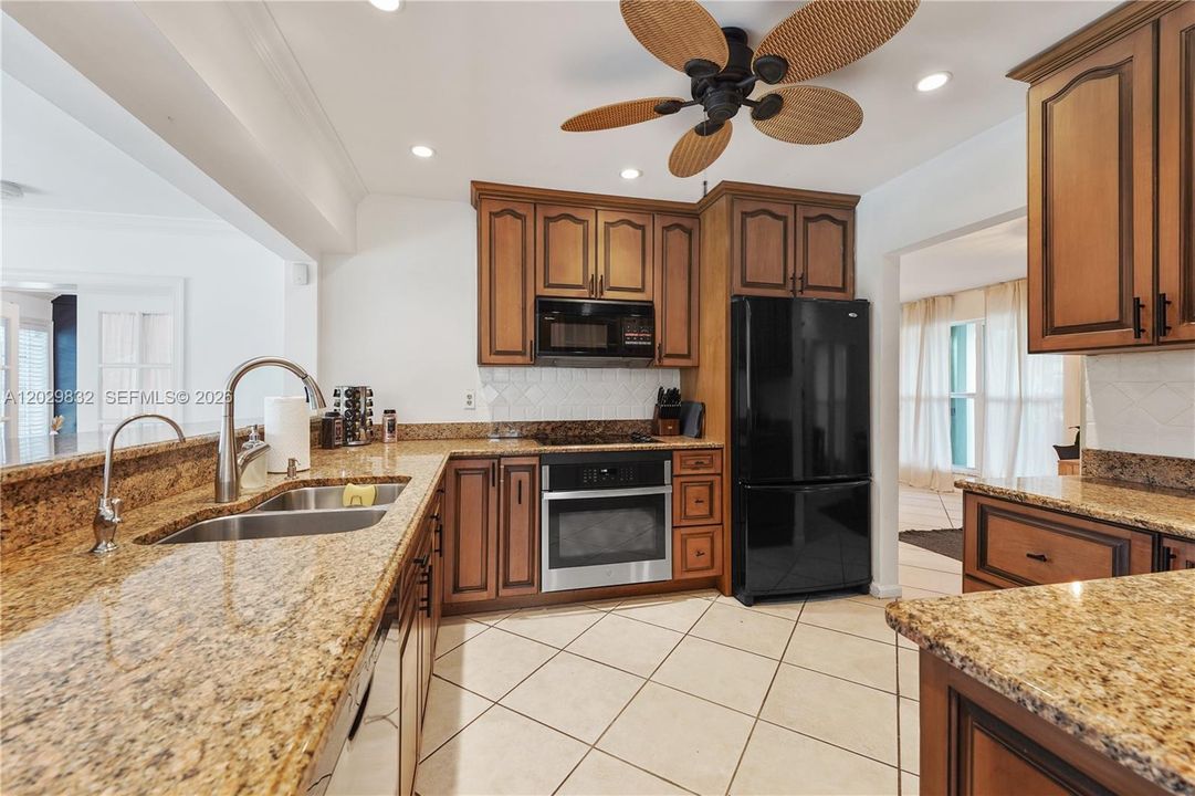 For Sale: $759,000 (3 beds, 2 baths, 1959 Square Feet)