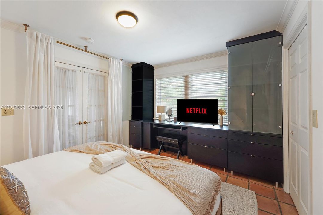 For Sale: $759,000 (3 beds, 2 baths, 1959 Square Feet)