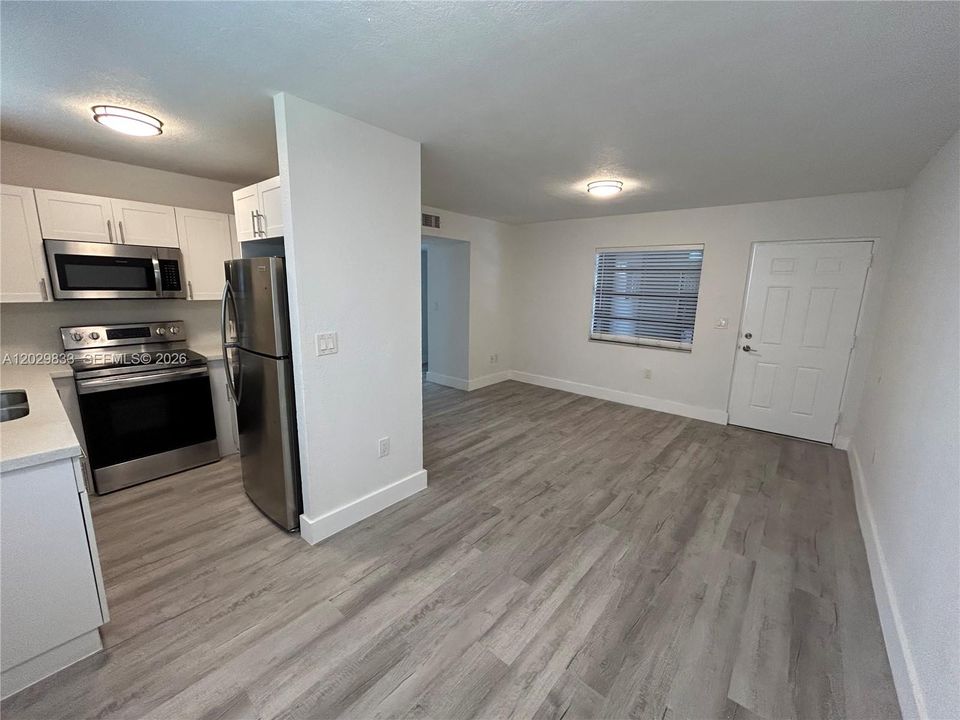 For Sale: $257,000 (2 beds, 1 baths, 777 Square Feet)