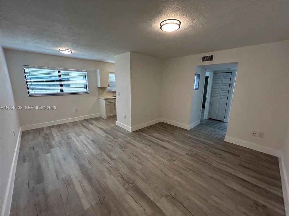 For Sale: $257,000 (2 beds, 1 baths, 777 Square Feet)