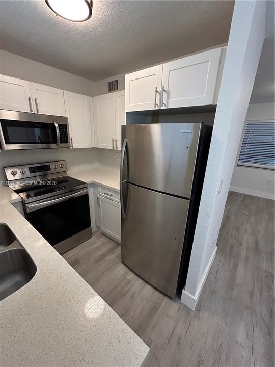 For Sale: $257,000 (2 beds, 1 baths, 777 Square Feet)