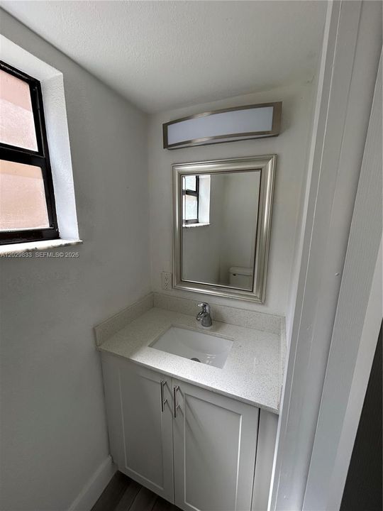 For Sale: $257,000 (2 beds, 1 baths, 777 Square Feet)