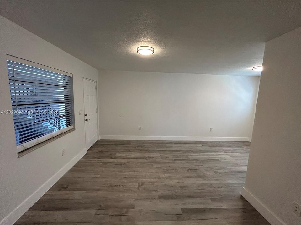 For Sale: $257,000 (2 beds, 1 baths, 777 Square Feet)