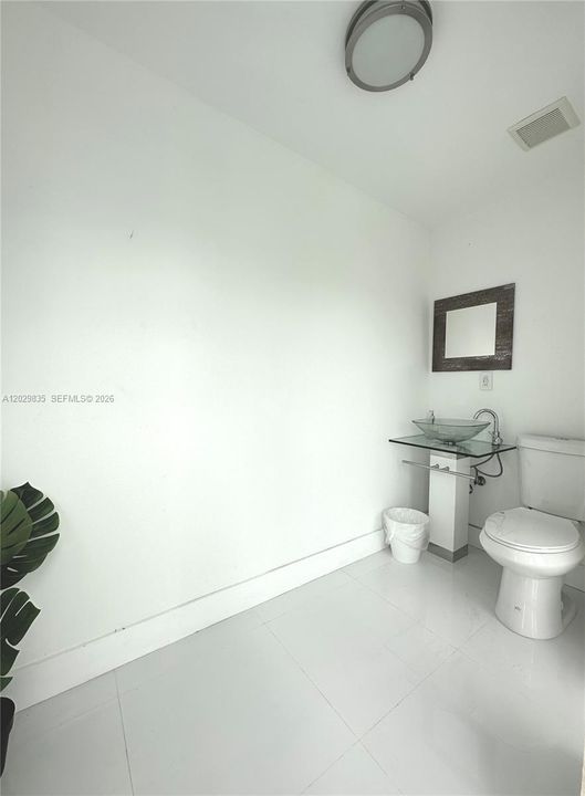 For Sale: $2,750,000 (3 beds, 2 baths, 1903 Square Feet)