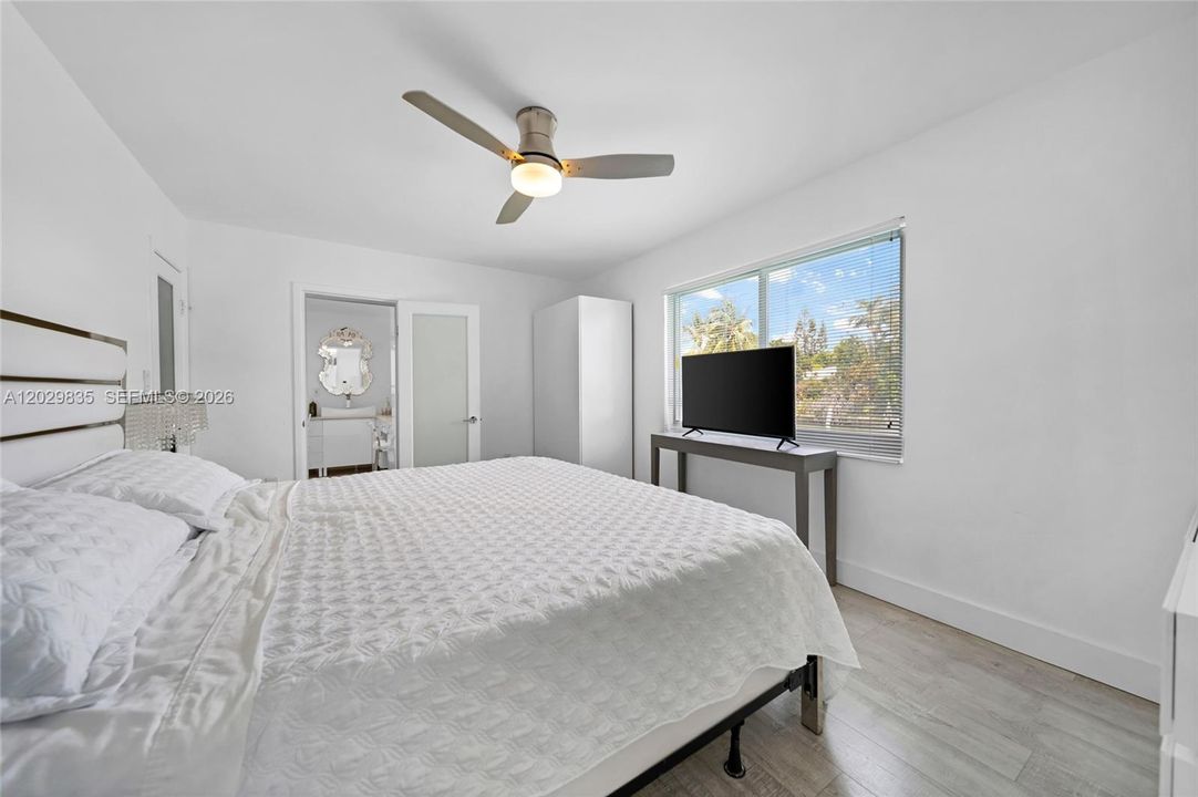 For Sale: $2,750,000 (3 beds, 2 baths, 1903 Square Feet)