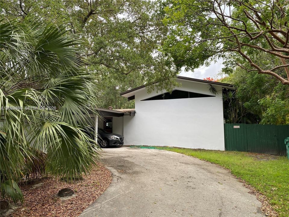 Active With Contract: $2,790,000 (4 beds, 3 baths, 3976 Square Feet)