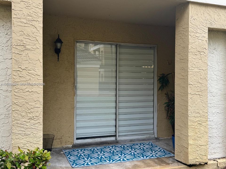 Active With Contract: $2,400 (2 beds, 2 baths, 1200 Square Feet)