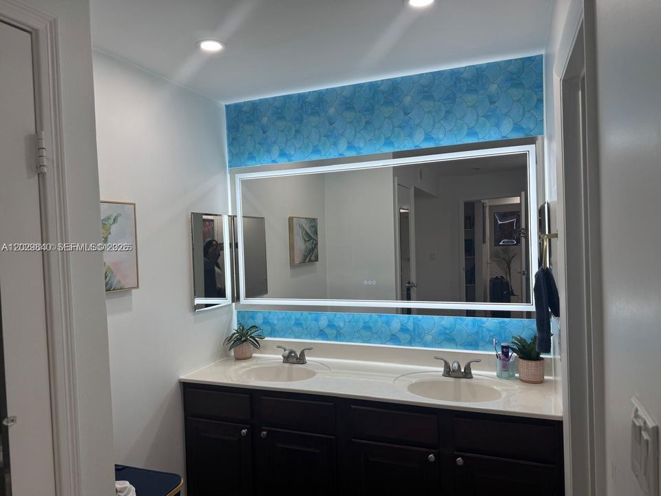 Active With Contract: $2,400 (2 beds, 2 baths, 1200 Square Feet)