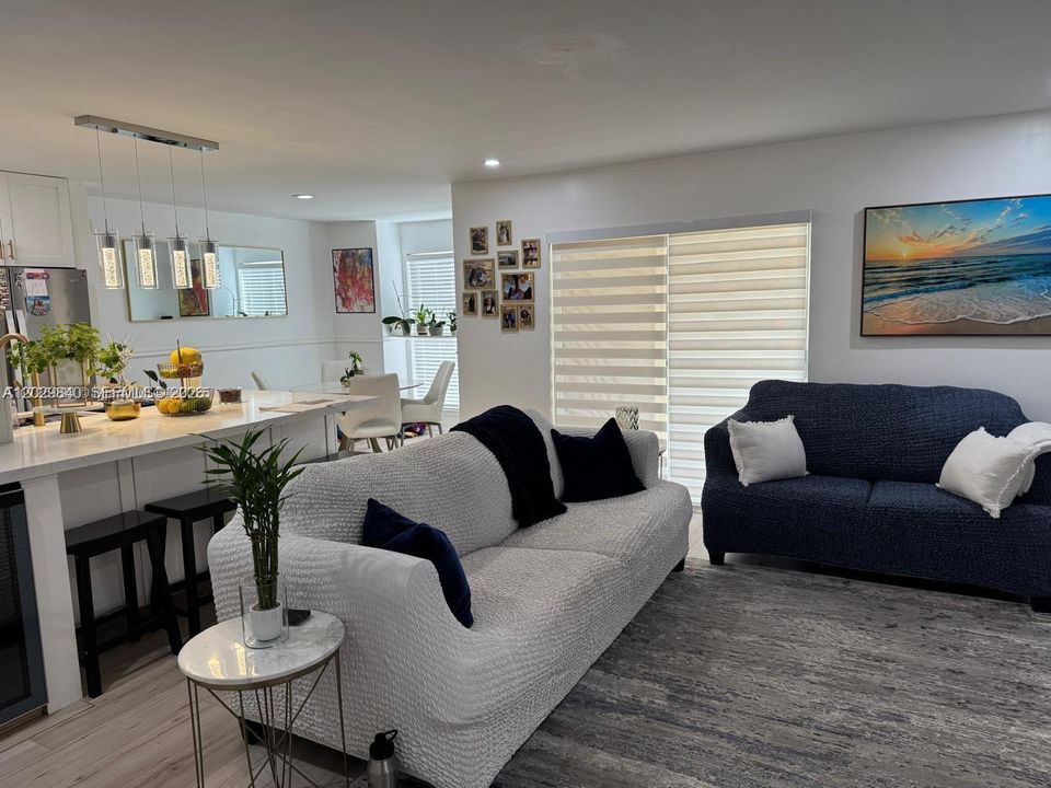 Active With Contract: $2,400 (2 beds, 2 baths, 1200 Square Feet)
