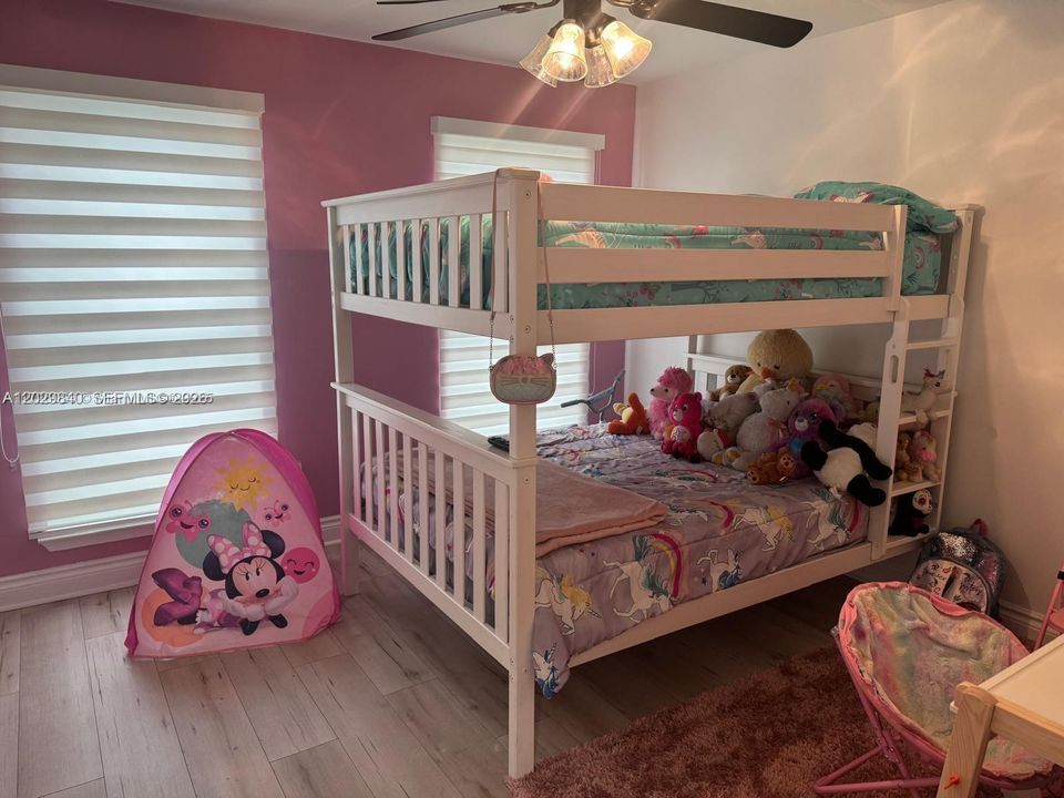 Active With Contract: $2,400 (2 beds, 2 baths, 1200 Square Feet)