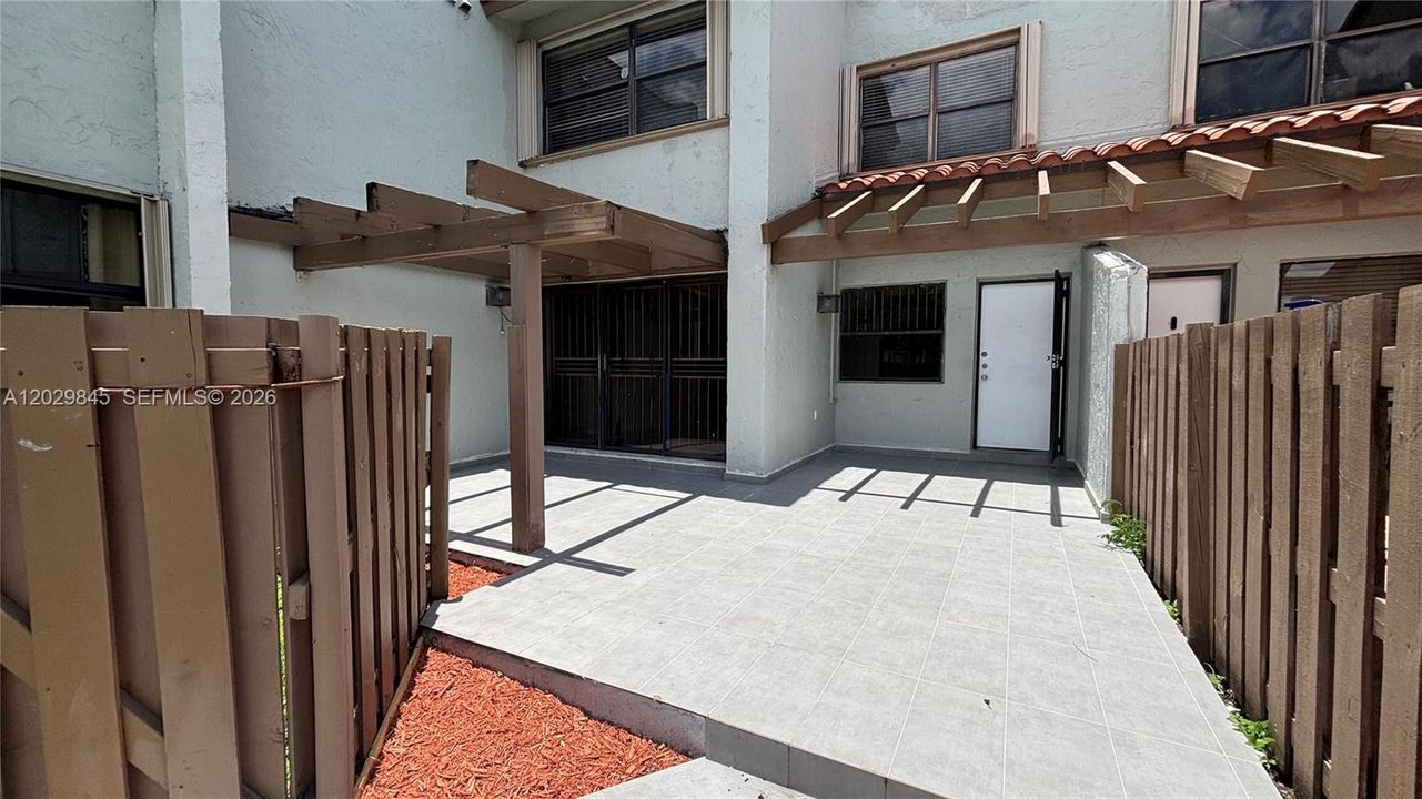 На продажу: $339,000 (3 спален, 2 ванн, 1083 Квадратных фут)