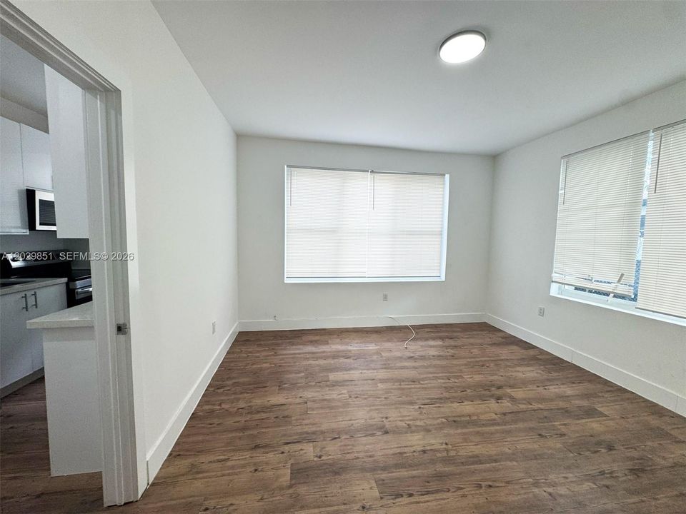 For Rent: $1,900 (2 beds, 1 baths, 550 Square Feet)