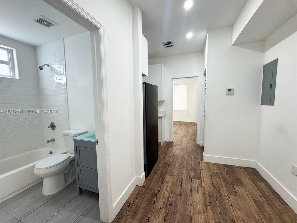 For Rent: $1,900 (2 beds, 1 baths, 550 Square Feet)
