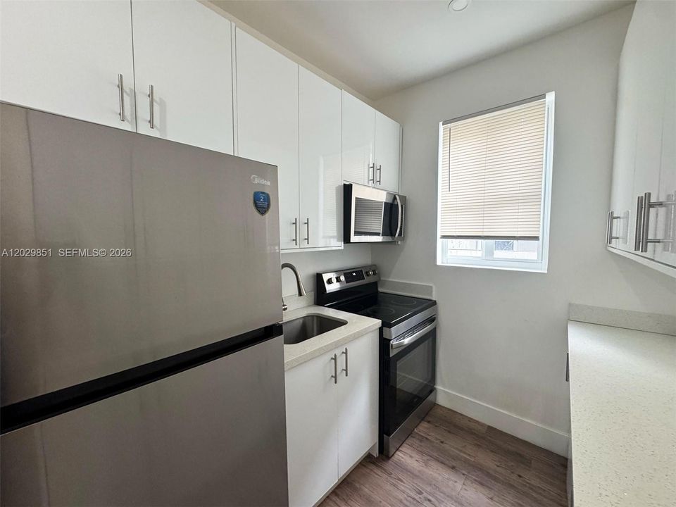 For Rent: $1,900 (2 beds, 1 baths, 550 Square Feet)
