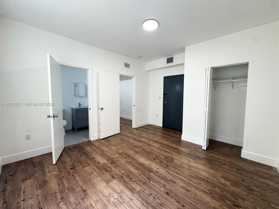 For Rent: $1,900 (2 beds, 1 baths, 550 Square Feet)