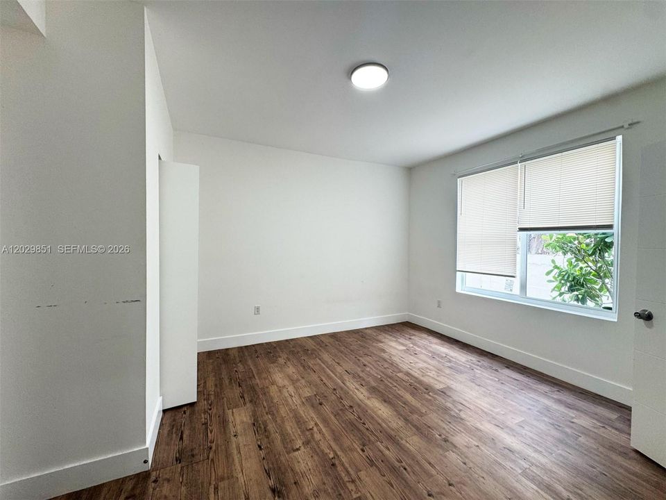 For Rent: $1,900 (2 beds, 1 baths, 550 Square Feet)