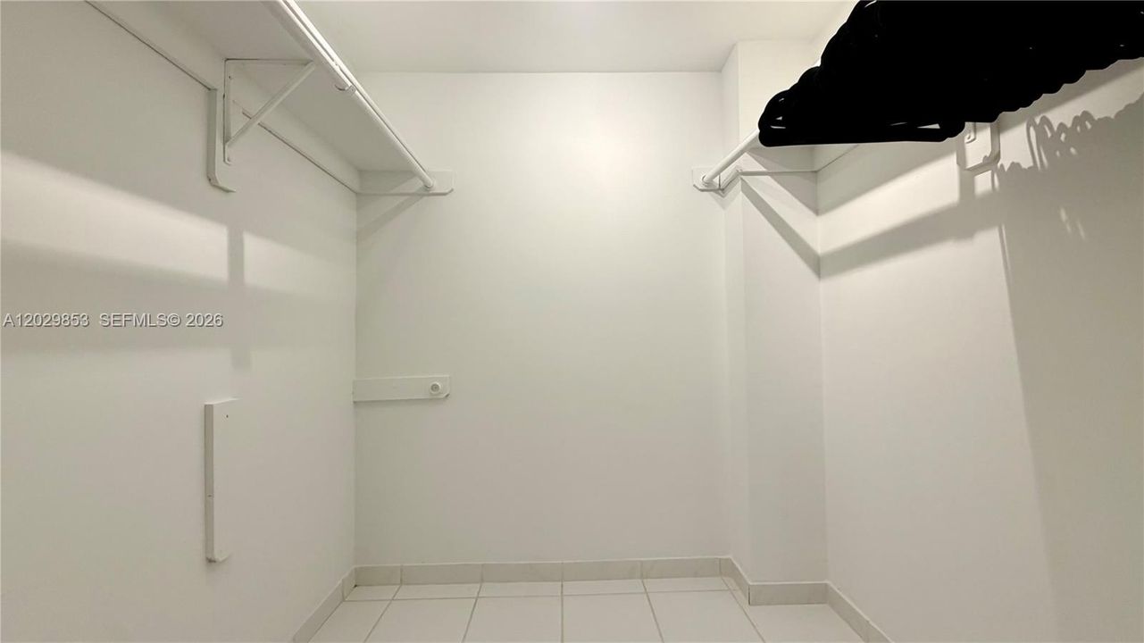 Active With Contract: $1,850 (1 beds, 1 baths, 705 Square Feet)
