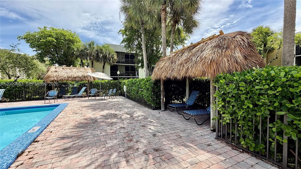 Active With Contract: $1,850 (1 beds, 1 baths, 705 Square Feet)
