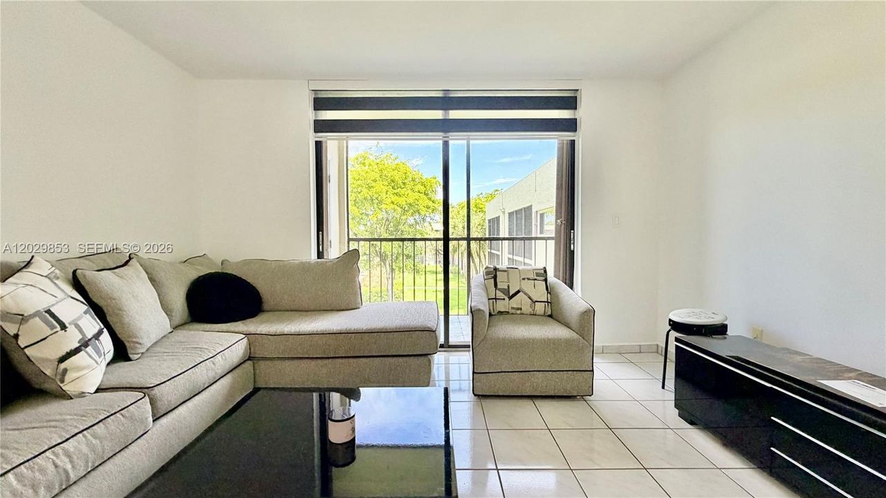 Active With Contract: $1,850 (1 beds, 1 baths, 705 Square Feet)