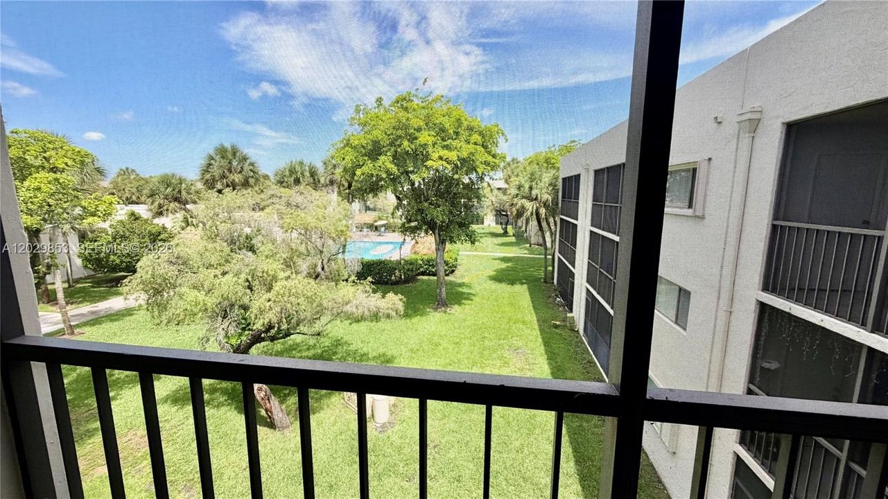 Active With Contract: $1,850 (1 beds, 1 baths, 705 Square Feet)