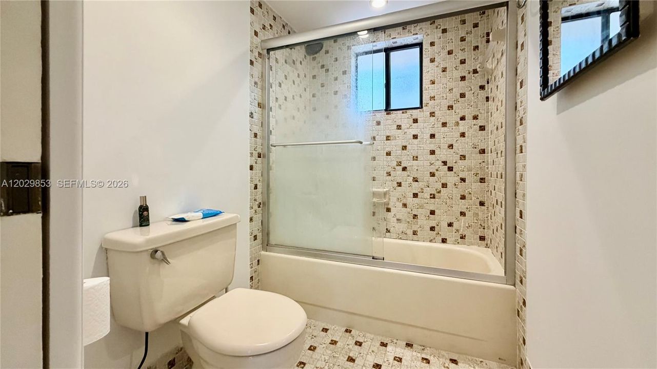 Active With Contract: $1,850 (1 beds, 1 baths, 705 Square Feet)