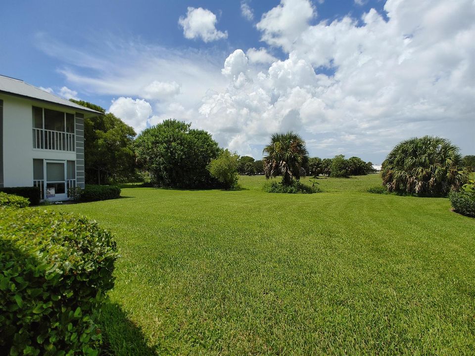 CORNER UNIT WITH SPACIOUS GREEN AREA
