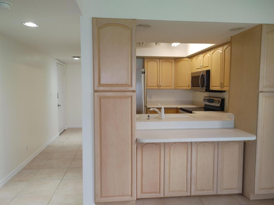 KITCHEN PASS THRU